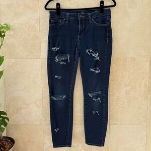 Āna Skinny Jeans Size 8 Petite Distressed Dark Wash